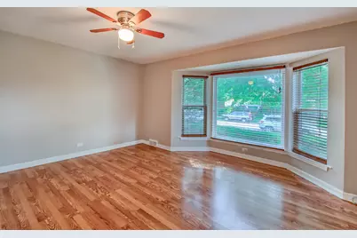 3110 W Jarvis Avenue, Chicago, IL 60645 - Photo 3