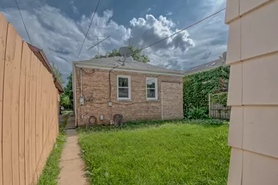 3110 W Jarvis Avenue, Chicago, IL 60645 - Photo 15