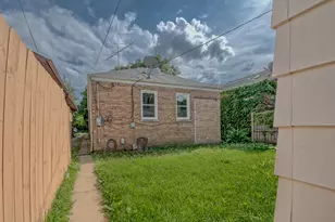 3110 W Jarvis Ave, Chicago, IL 60645 - Photo 15