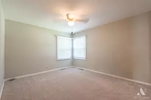 11655 S Nagle Ave, Worth, IL 60482 - Photo 15