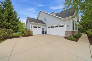 4836 Shumard Ln, Naperville, IL 60564 - Photo 3