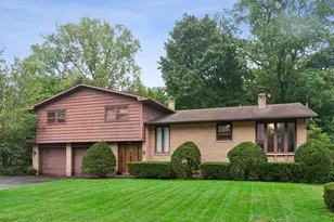 211 Sheridan Ct, Waukegan, IL 60085 - Photo 1