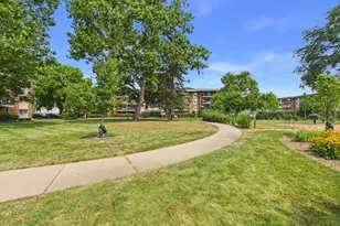 2210 S Goebbert Rd, Arlington Heights, IL 60005 - Photo 43