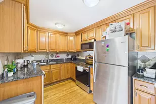2210 S Goebbert Rd, Arlington Heights, IL 60005 - Photo 11