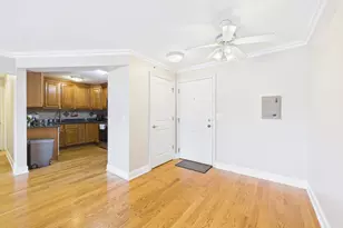 2210 S Goebbert Rd, Arlington Heights, IL 60005 - Photo 9