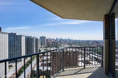 3660 N Lake Shore Drive #2407, Chicago, IL 60613 - Photo 11