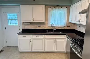 1916 Capital Ct, Schaumburg, IL 60193 - Photo 9