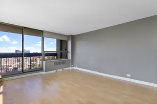 1355 N Sandburg Terrace, Chicago, IL 60610 - Photo 5