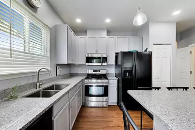2426 Montclair Lane, Montgomery, IL 60538 - Photo 9