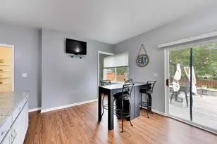 2426 Montclair Ln, Montgomery, IL 60538 - Photo 7