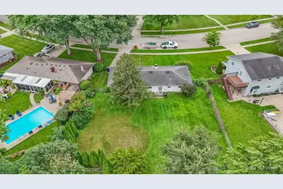 933 Carol Avenue, Elgin, IL 60123 - Photo 7