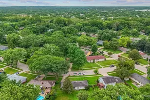 933 Carol Ave, Elgin, IL 60123 - Photo 9
