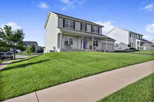 594 Camellia Ave, Aurora, IL 60505 - Photo 3