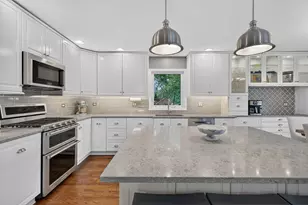 2S465 Barclay Pl, Glen Ellyn, IL 60137 - Photo 5