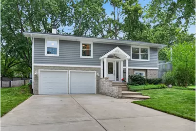 2S465 Barclay Place, Glen Ellyn, IL 60137 - Photo 1