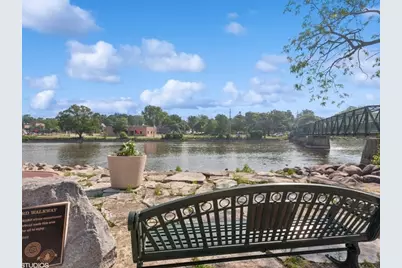301 Brownstone Drive, Saint Charles, IL 60174 - Photo 3