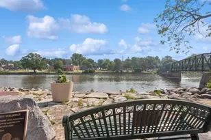 301 Brownstone Dr, Saint Charles, IL 60174 - Photo 3