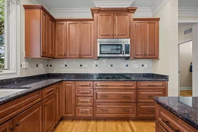 301 Brownstone Drive, Saint Charles, IL 60174 - Photo 9