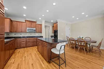 301 Brownstone Drive, Saint Charles, IL 60174 - Photo 11