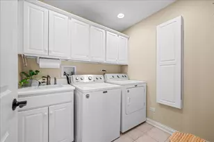 301 Brownstone Dr, Saint Charles, IL 60174 - Photo 25