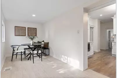 2936 N Keating Avenue, Chicago, IL 60641 - Photo 17
