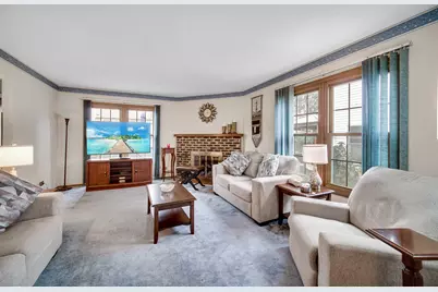 121 Fleetwood Drive, Glendale Heights, IL 60139 - Photo 3