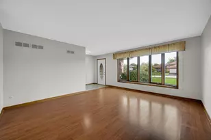 16424 Maplewood Ct, Tinley Park, IL 60477 - Photo 5