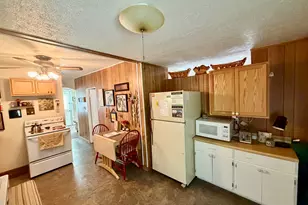 609 NW 6th St, Aledo, IL 61231 - Photo 11