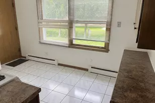 9270 N Courtland Dr, Niles, IL 60714 - Photo 3