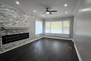 10215 S Emerald Ave, Chicago, IL 60628 - Photo 7