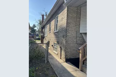10215 S Emerald Avenue, Chicago, IL 60628 - Photo 5