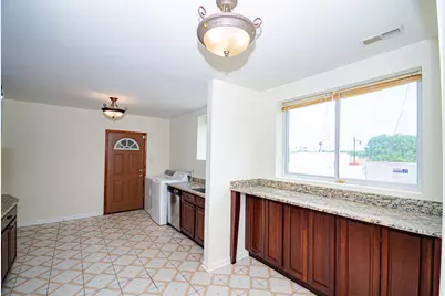 7554 N Claremont Avenue #2, Chicago, IL 60645 - Photo 11
