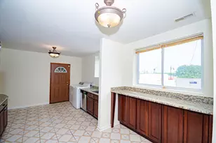 7554 N Claremont Ave, Chicago, IL 60645 - Photo 11