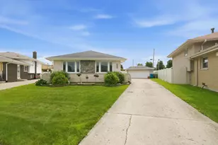 4517 110th Pl, Oak Lawn, IL 60453 - Photo 1