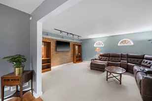 2126 Hickory Ct, Glenview, IL 60025 - Photo 13