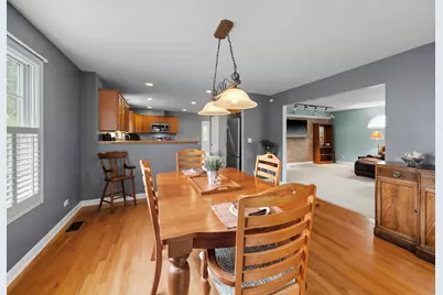 2126 Hickory Court, Glenview, IL 60025 - Photo 9