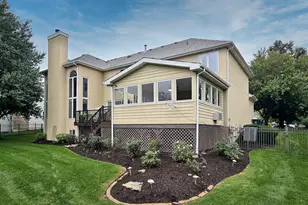 1944 Clyde Dr, Naperville, IL 60565 - Photo 5