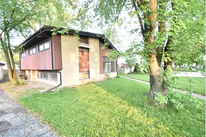 907 S Elmhurst Road, Mount Prospect, IL 60056 - Photo 1