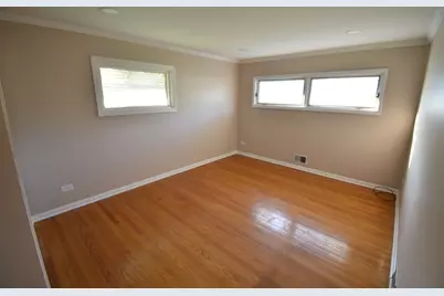 907 S Elmhurst Road, Mount Prospect, IL 60056 - Photo 11