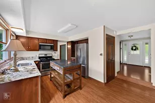 683 Honeysuckle Ln, Naperville, IL 60540 - Photo 5