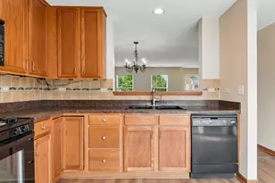 584 Lincoln Station Dr, Oswego, IL 60543 - Photo 17