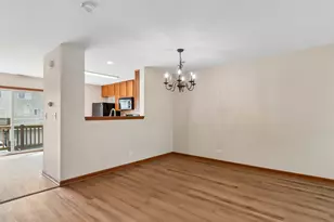 584 Lincoln Station Dr, Oswego, IL 60543 - Photo 7
