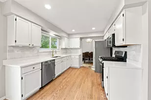 2052 Shady Grove Ct, Naperville, IL 60565 - Photo 11