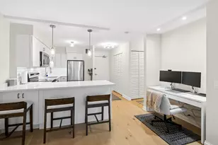 1560 N Sandburg Terrace, Chicago, IL 60610 - Photo 7