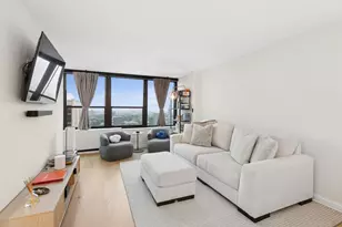 1560 N Sandburg Terrace, Chicago, IL 60610 - Photo 3