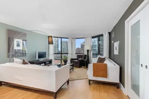 33 W Delaware Pl, Chicago, IL 60610 - Photo 3