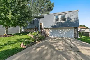 17 Joslyn Dr, Elgin, IL 60120 - Photo 1