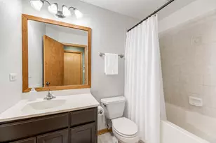 8810 W 84th Pl, Justice, IL 60458 - Photo 9