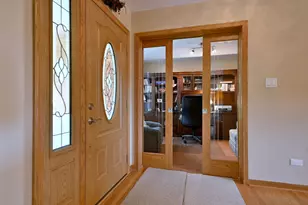 7821 Dorchester Ln, Darien, IL 60561 - Photo 5