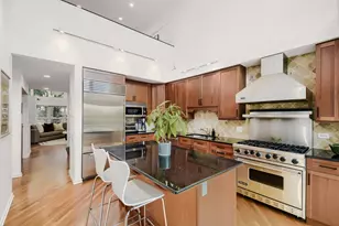 2252 N Lakewood Ave, Chicago, IL 60614 - Photo 13
